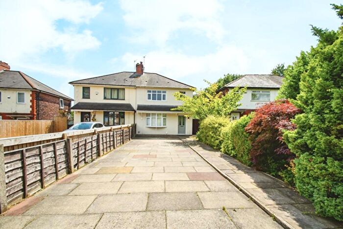 3 Bedroom Semi-Detached House To Rent In Ash Grove, Worsley, M28