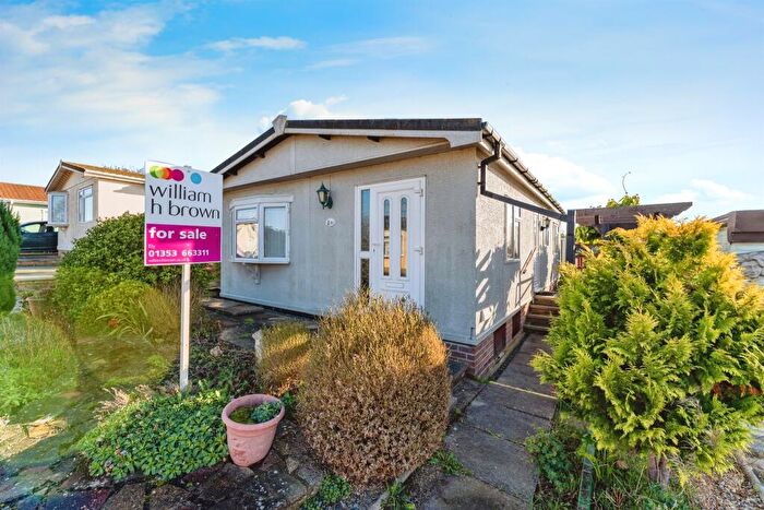 2 Bedroom Park Home For Sale In Priors Close, Witchford, Ely, CB6