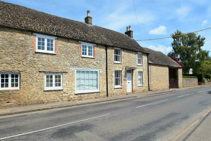 4 Bedroom Semi-Detached House To Rent In Islip Road, Bletchingdon, OX5