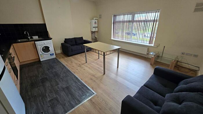 2 Bedroom Flat To Rent In Kingsway, Manchester, M19