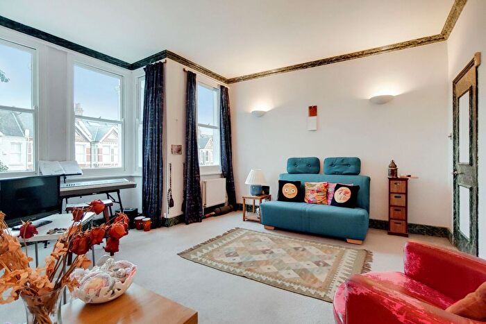 2 Bedroom Flat To Rent In Sisters Avenue, Clapham Common North Side, London, SW11