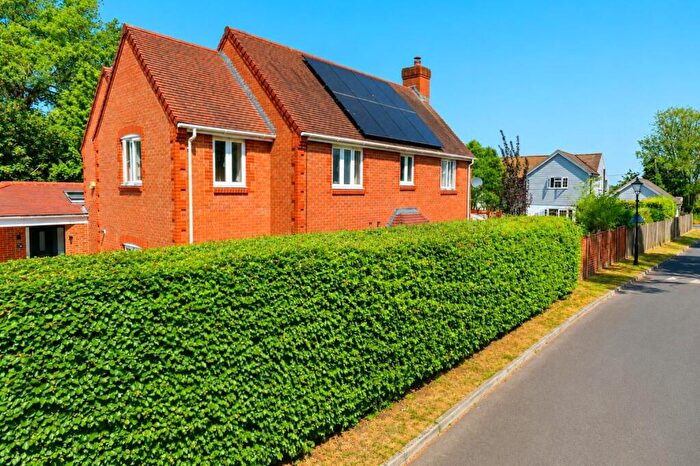4 Bedroom Semi Detached House For Sale In Knight Close, Fleet, GU51