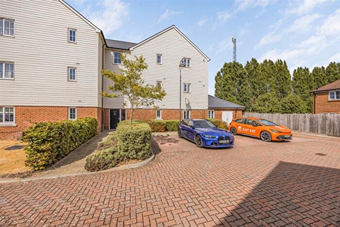 2 Bedroom Apartment For Sale In Priors Orchard, Southbourne, PO10