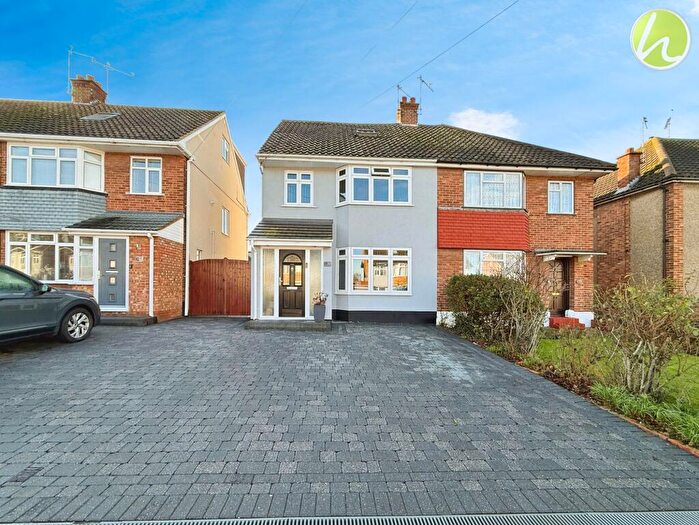 4 Bedroom Semi Detached House For Sale In Woodbrooke Way, Corringham, SS17