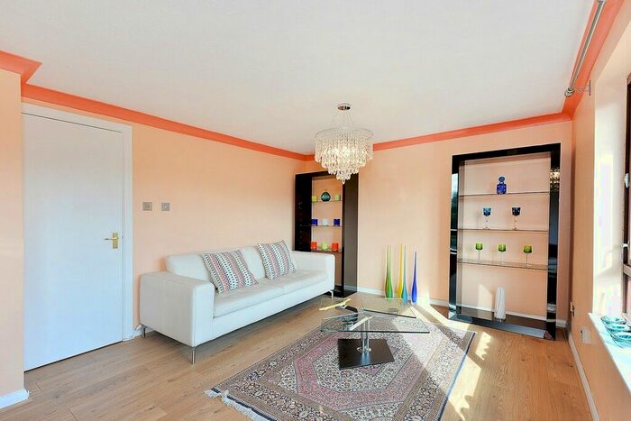 2 Bedroom Flat To Rent In Maltings Place, Fulham, SW6