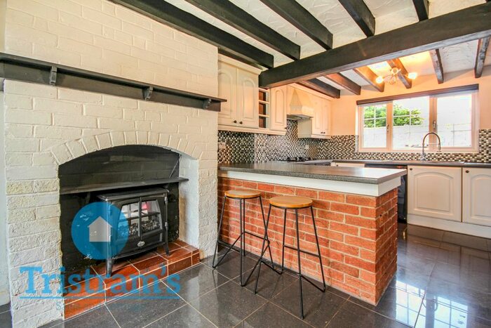 5 Bedroom Semi-Detached House To Rent In Orchard Street, Gotham, Nottingham, NG11