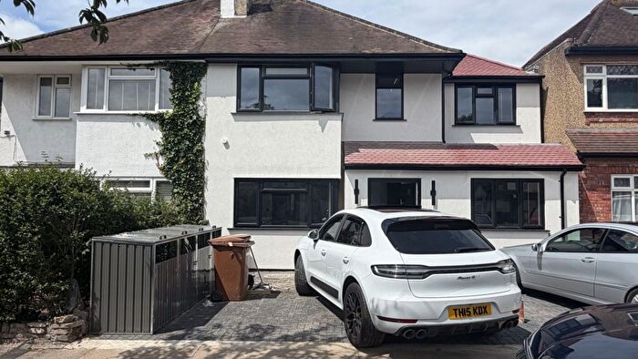 Studio To Rent In Treve Avenue, Harrow On The Hill, HA1