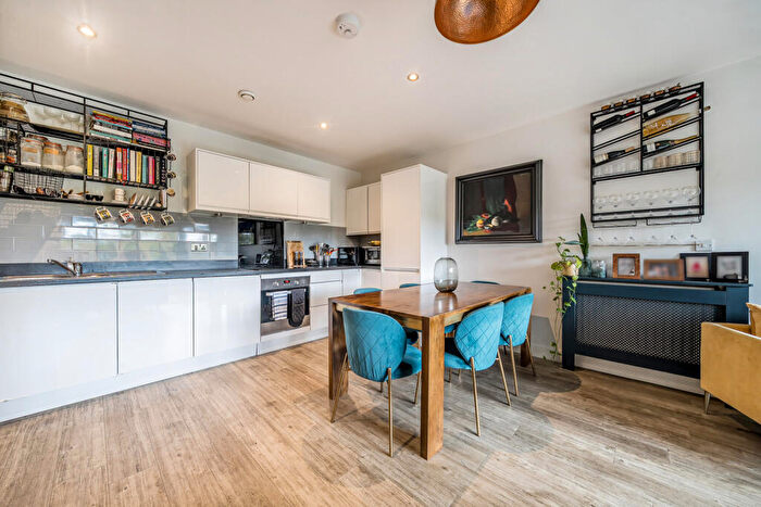 2 Bedroom Apartment For Sale In Apple Yard, London, SE20
