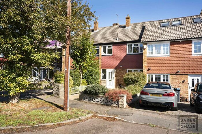 3 Bedroom Terraced House For Sale In Youngmans Close, Enfield, EN2