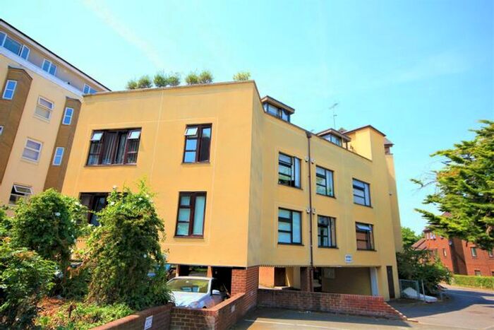 2 Bedroom Flat To Rent In Nelson Mews, Saint Giles Close, Reading, Berkshire, RG1