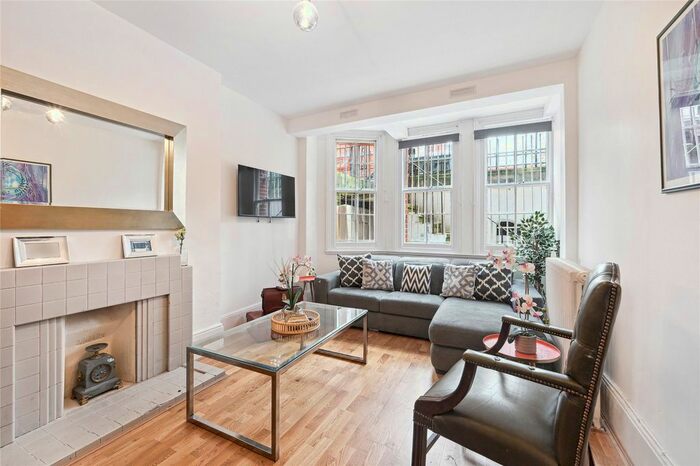 2 Bedroom Flat To Rent In Cadogan Square, London, SW1X