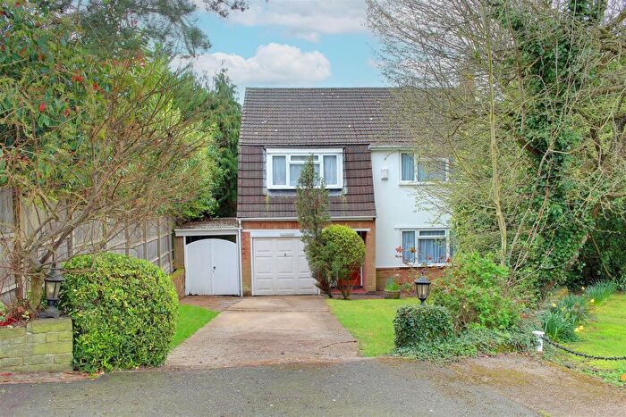 4 Bedroom Detached House For Sale In Westwood Close, Potters Bar, EN6