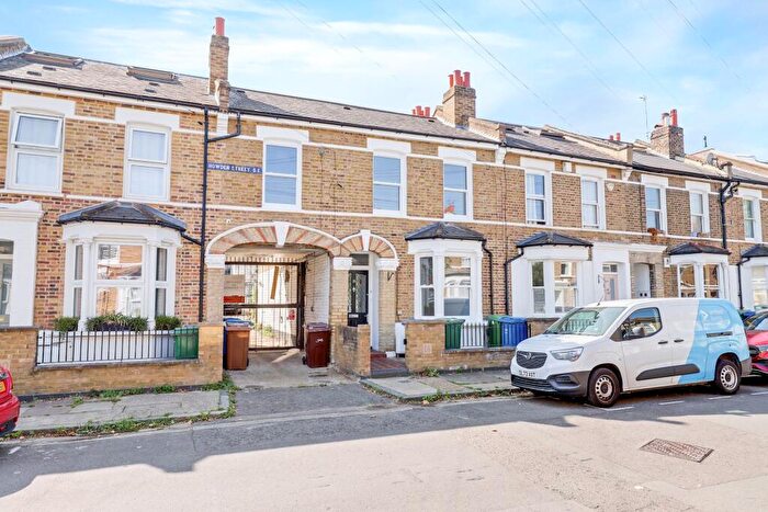 3 Bedroom Flat To Rent In Howden Street (), Peckham, SE15