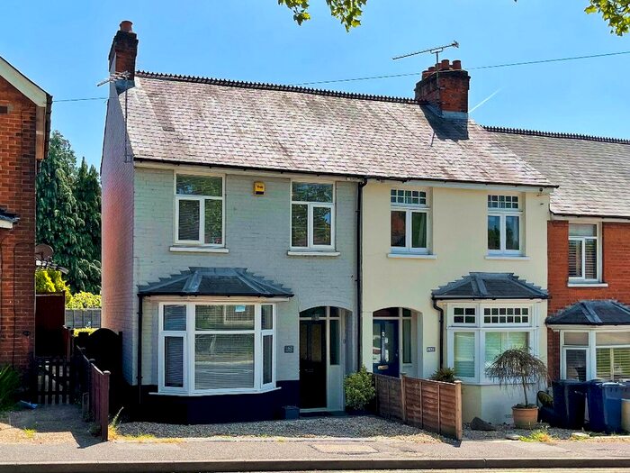4 Bedroom Semi-Detached House To Rent In Farnborough Road, Farnham, GU9
