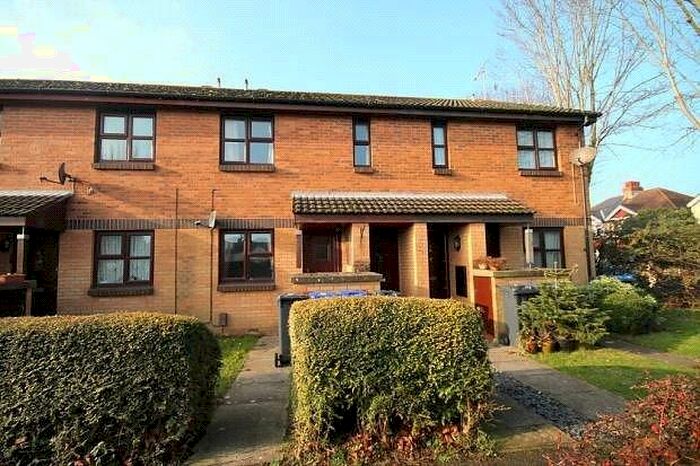 1 Bedroom Apartment To Rent In Pilgrims Walk, Worthing, West Sussex, BN13