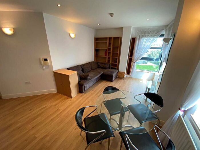 2 Bedroom Flat To Rent In Mere House, Castlefield Locks, Manchester, M15