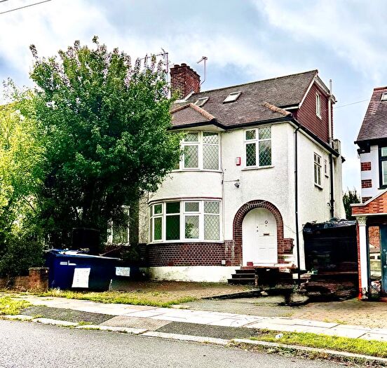 4 Bedroom Semi Detached House For Sale In Longfield Avenue, London, NW7