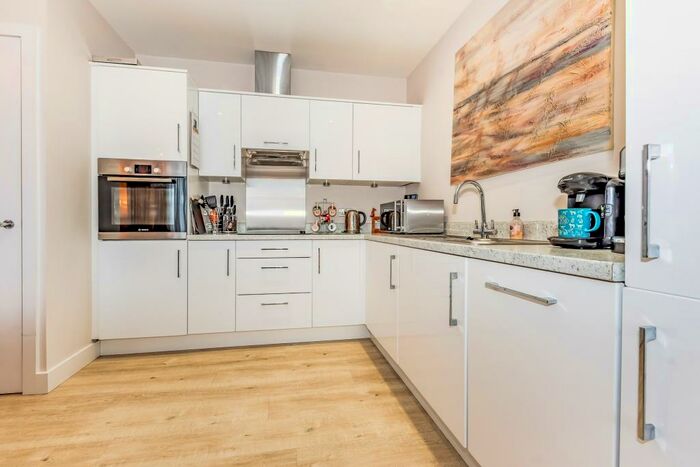 1 Bedroom Flat To Rent In Birchett Road, Aldershot, GU11