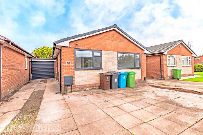 3 Bedroom Bungalow To Rent In Kirklee Avenue, Chadderton, Oldham, Greater Manchester, OL9