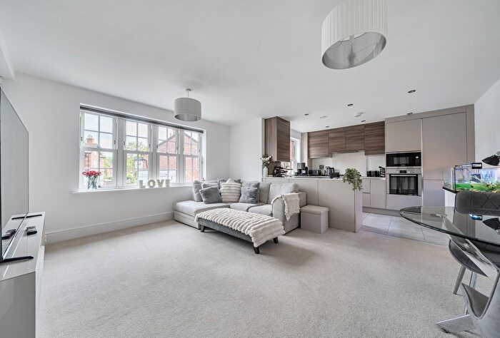 1 Bedroom Flat For Sale In Croydon Road, Reigate, Surrey, RH2