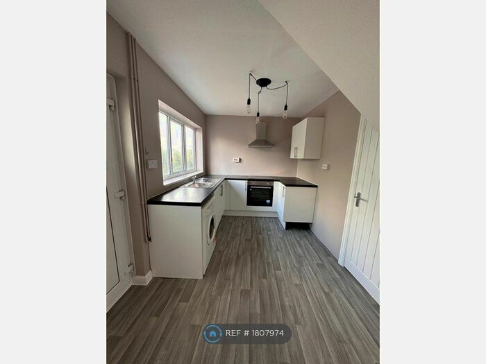 3 Bedroom Semi-Detached House To Rent In Central Avenue, Kettering, NN16