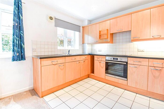1 Bedroom Apartment For Sale In Northway, Newbury, Berkshire, RG14