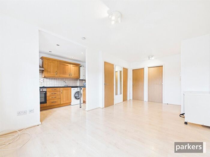 2 Bedroom Apartment To Rent In Muirfield Close, Reading, Berkshire, RG1