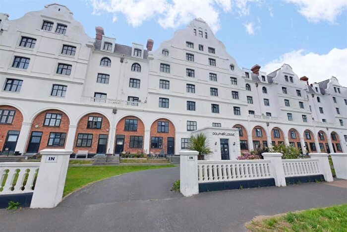 1 Bedroom Flat For Sale In Grand Avenue, Worthing, BN11