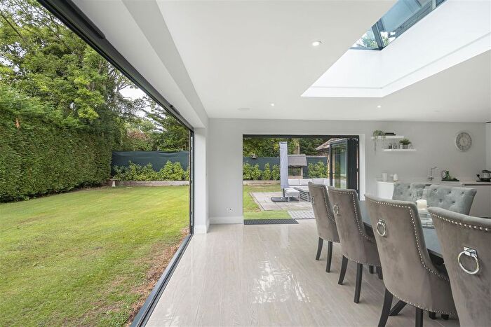 4 Bedroom Detached House For Sale In Crossways, Brimpton Common, Reading, RG7