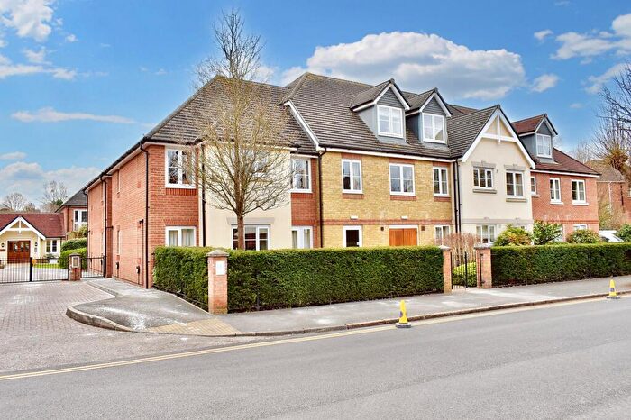 1 Bedroom Retirement Property For Sale In Kingston Avenue, Leatherhead, KT22