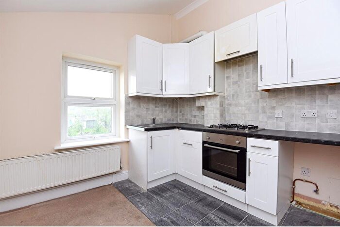3 Bedroom Flat To Rent In Spa Hill, London, SE19