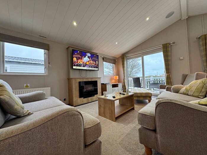 2 Bedroom Mobile/park Home For Sale In Eastbourne Road, Pevensey Bay, Pevensey, BN24