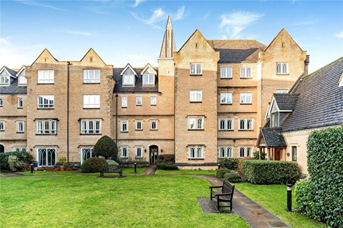 3 Bedroom Apartment For Sale In The Cloisters, Pegasus Grange, OX1