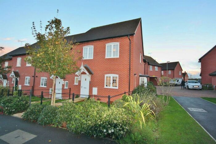 3 Bedroom Semi-Detached House To Rent In Bluebell Way, Whiteley, PO15