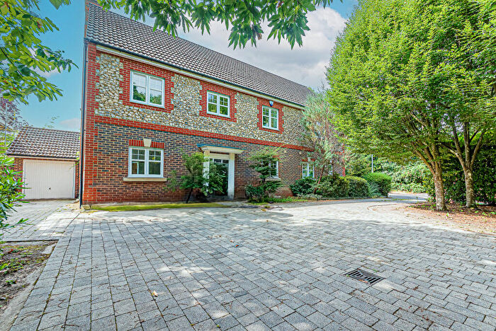 4 Bedroom Cottage For Sale In The Limes, Hayley Green, Berkshire, RG42