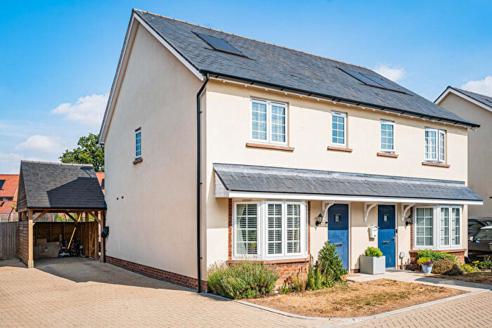 3 Bedroom Semi-Detached House For Sale In Widdowson Close, Didcot, OX11
