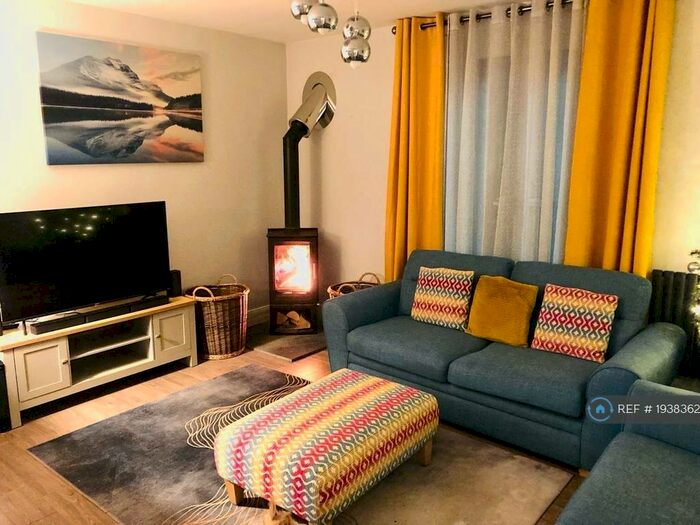 3 Bedroom Semi-Detached House To Rent In Winchester Road, Southampton, SO16