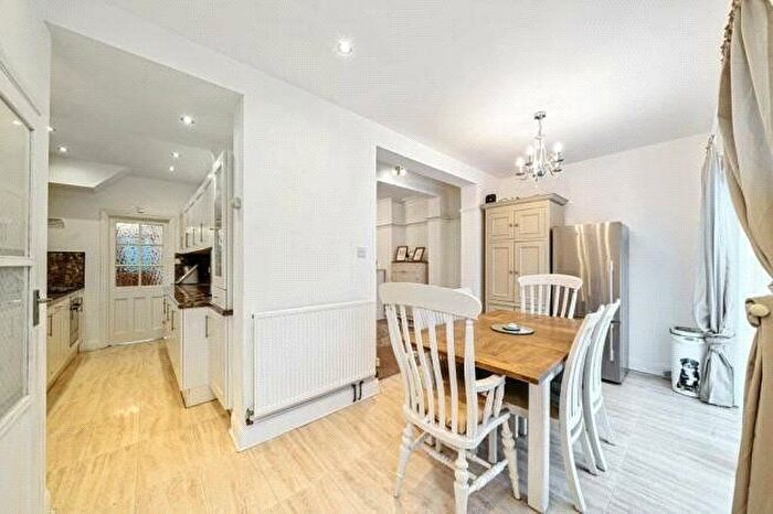 3 Bedroom End Of Terrace House For Sale In Pollards Hill South, London, SW16