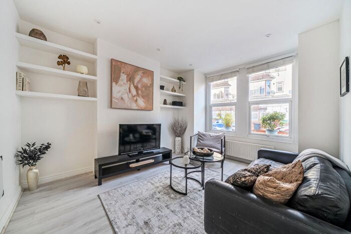 1 Bedroom Flat For Sale In Grenfell Road, Mitcham, CR4