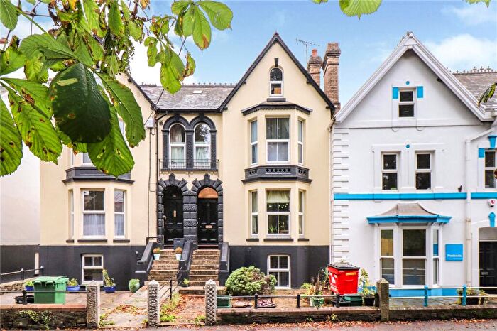 2 Bedroom Flat To Rent In North Road, Holsworthy, Devon, EX22