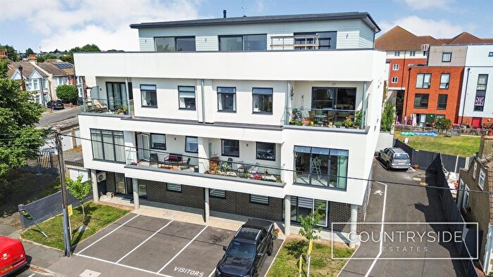 2 Bedroom Flat For Sale In Cherry View Beech Road, Hadleigh, SS7