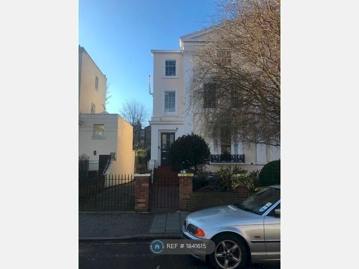 2 Bedroom Flat To Rent In Stockwell Park Crescent, London, SW9