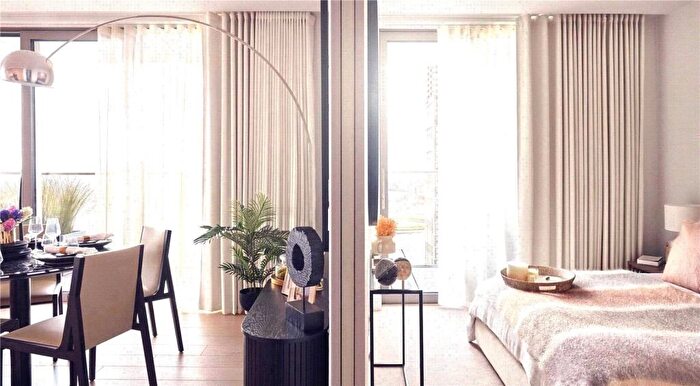 2 Bedroom Apartment For Sale In Park Drive, Canary Wharf, E14