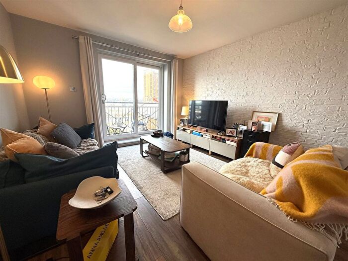 2 Bedroom Flat To Rent In Waterloo Road, Liverpool, L3