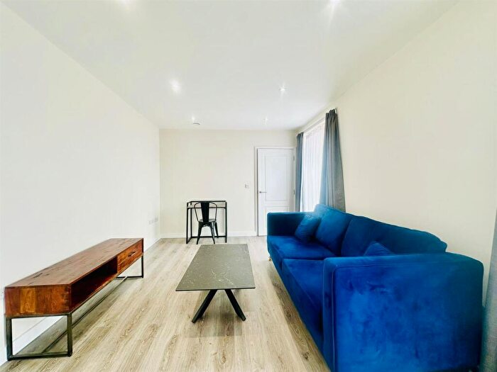 1 Bedroom Flat To Rent In The Curve, Nottingham, NG7
