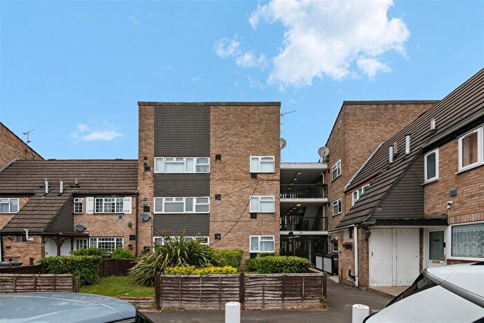 1 Bedroom Flat For Sale In Midsummer Avenue, Hounslow, TW4