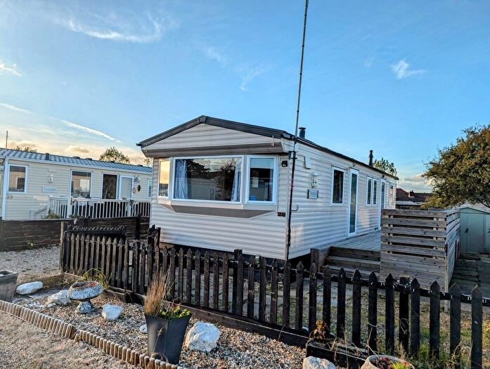 2 Bedroom Mobile/park Home For Sale In Main Road, St. Lawrence, Southminster, CM0
