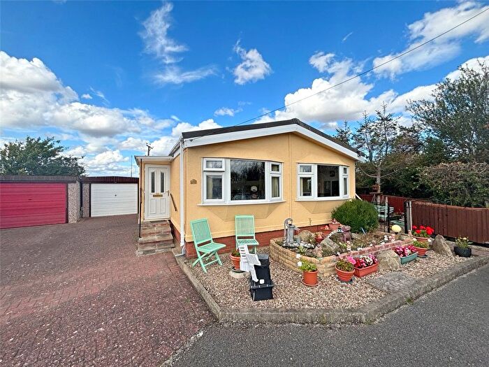 2 Bedroom Bungalow For Sale In Braemar Residential Park, Kirkby Green, Lincoln, Lincolnshire, LN4