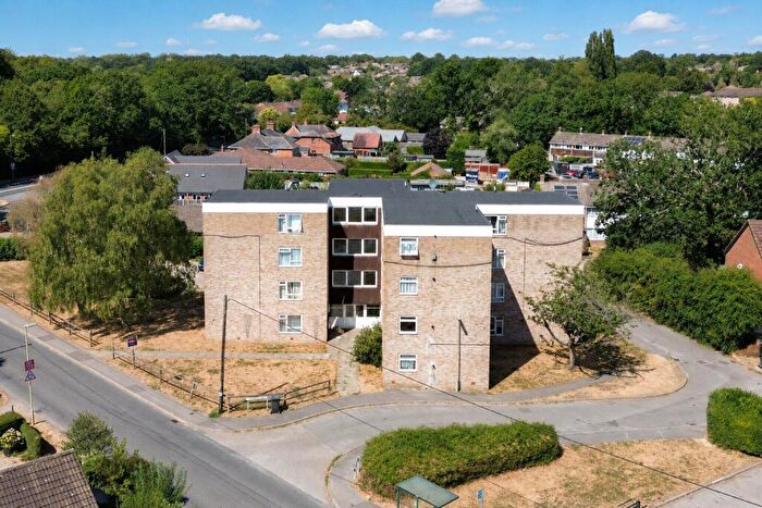2 Bedroom Apartment For Sale In Tunworth Court, Tadley, Hampshire, RG26