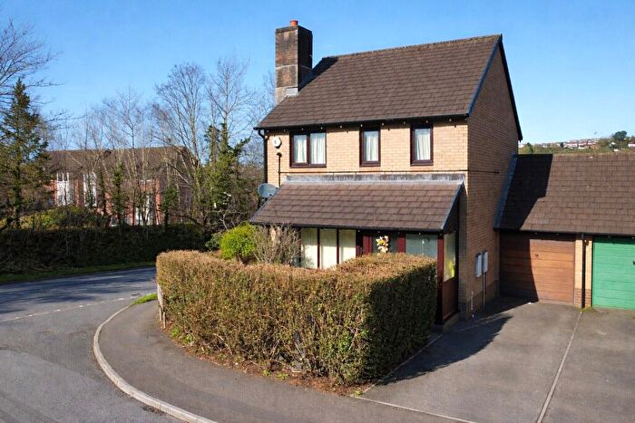 3 Bedroom Link Detached House For Sale In Hughes Avenue, Barnstaple, Devon, EX32